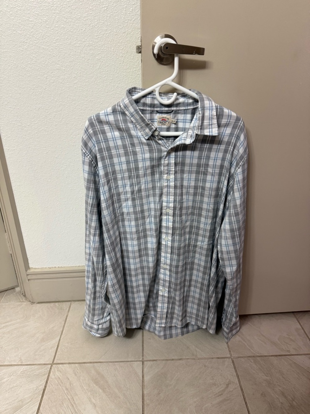 Faherty Men's Gray and Light Blue Plaid Button-Down Shirt